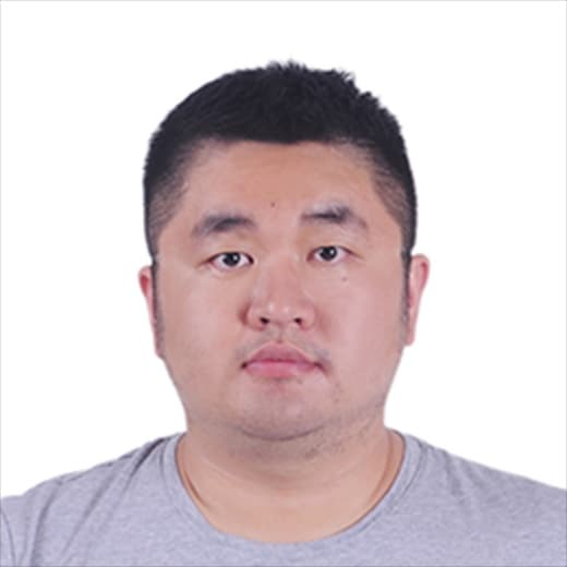 Portrait of 何思奇